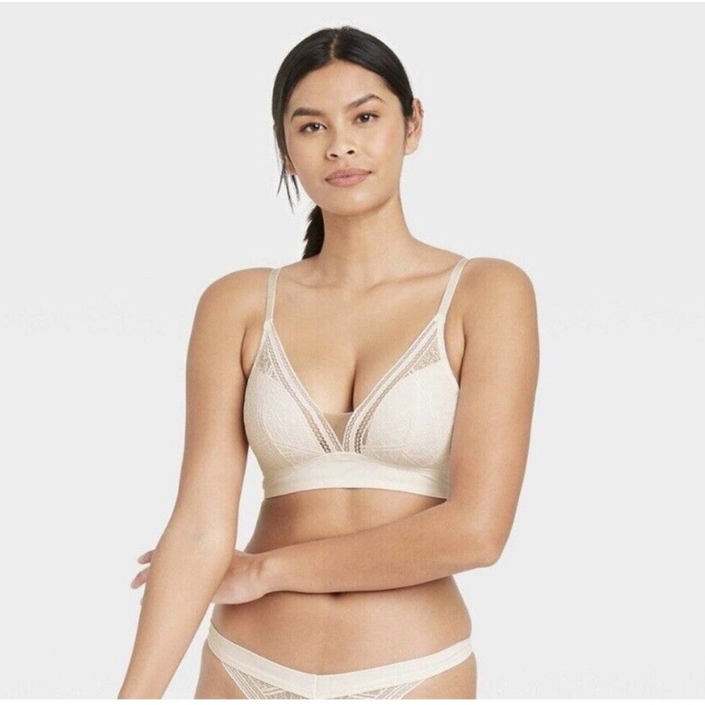 Auden White Lightly Lined Bralette & Thong Set